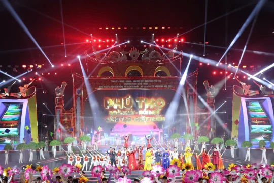 Lễ hội đường phố ‘Thanh âm nguồn cội’ lan tỏa sắc màu di sản Đất Tổ