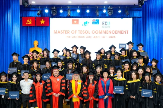 Trao bằng tốt nghiệp cho 126 thạc sĩ chương trình liên kết với Australia