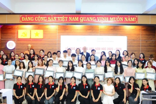 Gần 1,3 tỉ đồng học bổng AMA nâng bước sinh viên nghèo Trường ĐH Sư phạm Huế