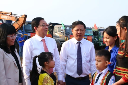 Trường học vùng biên, điểm tựa cho tương lai