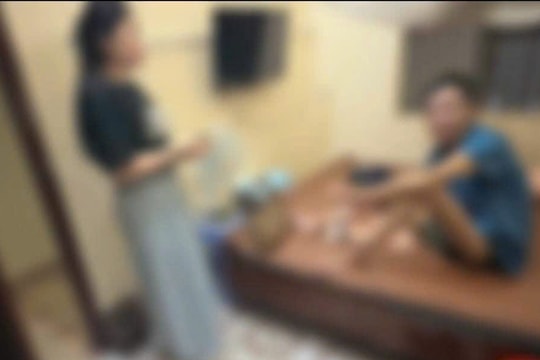 Nhắn tin nhờ công an phường, người phụ nữ tìm được cha sau 30 năm thất lạc