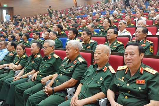 Đề xuất đổi cách tính tiền lương tháng để tính trợ cấp với sĩ quan nghỉ hưu trước hạn tuổi