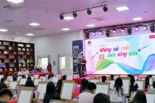 Giáo dục qua nghệ thuật từ 'sắc màu cuộc sống' đến phát triển toàn diện học sinh