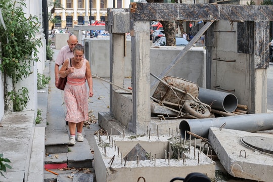 Phố trung tâm Hà Nội bị đào xới: Hệ quả của việc hạ tầng 'chạy sau' phát triển đô thị