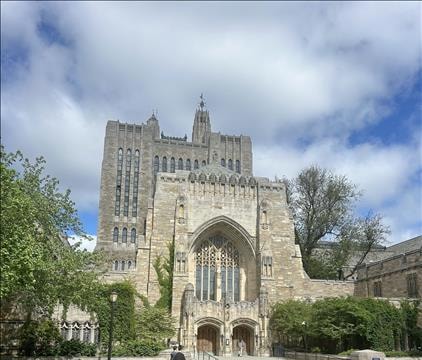 Đại học Yale (Mỹ) thừa nhận khủng hoảng niềm tin