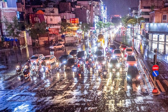 Miền Bắc đón không khí lạnh gây mưa lớn từ chiều tối mai, đề phòng dông lốc