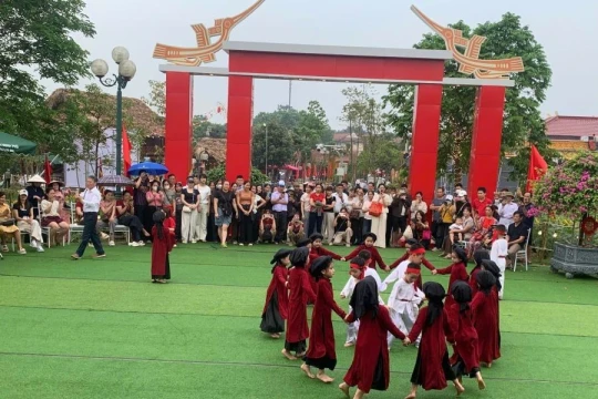 Về Lễ hội Đền Hùng 2026 xem Hát Xoan làng cổ