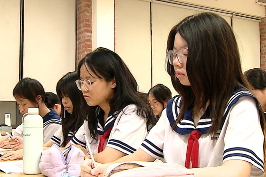 Khi nỗi lo trượt trường mong muốn không còn là chuyện của riêng đề thi