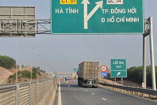 Đóng từng đoạn cao tốc Vũng Áng - Cam Lộ trong 5 ngày