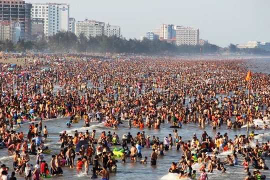 Bắn pháo hoa tại lễ khai mạc 'Sầm Sơn - Khát vọng rực rỡ'