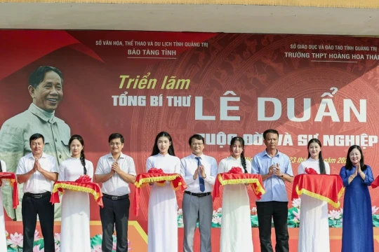 Học sinh Quảng Trị tham gia triển lãm về Tổng Bí thư Lê Duẩn