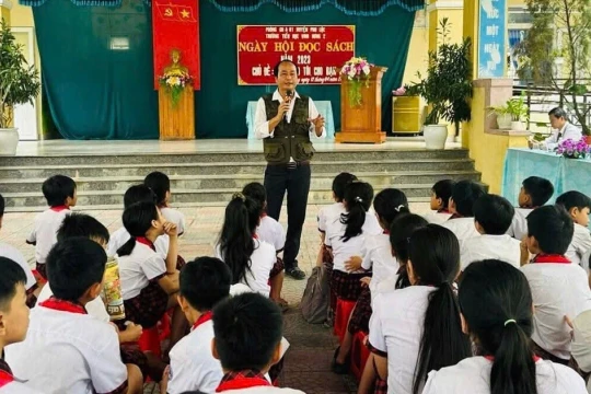 Cùng đọc và trân trọng con chữ