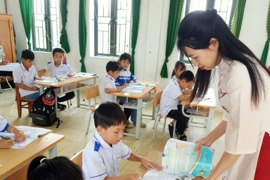 Hành trình đánh thức giáo dục vùng khó