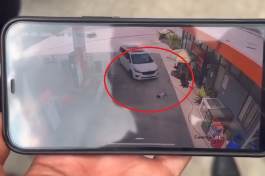 Bé gái 2 tuổi bị ô tô cán tử vong khi nằm chơi tại cây xăng ở TP.HCM: Tài xế nói gì?