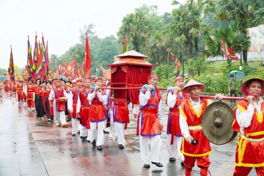 Rộn ràng nghi lễ rước kiệu về Đền Hùng