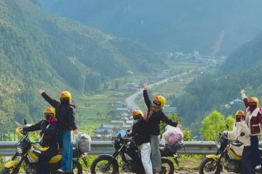 Siết quản lý tour mô tô tại Cao nguyên đá Đồng Văn
