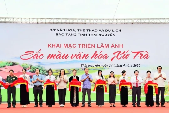 Đến xứ trà thưởng ngoạn sắc màu văn hóa dịp 30/4