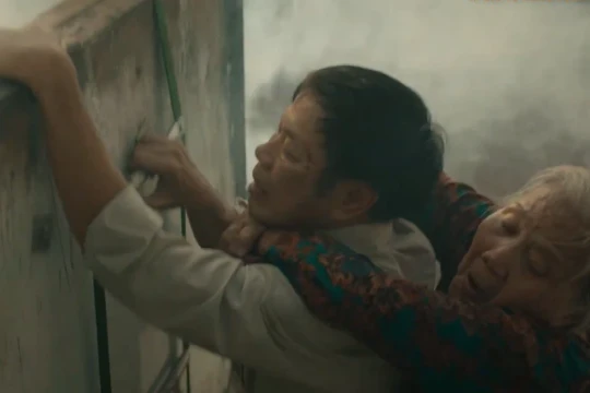 Phim ‘Anh hùng’ bất ngờ dẫn đầu phòng vé