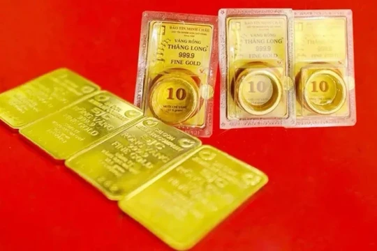 Giá vàng ngày 25/4: Vàng miếng và vàng nhẫn tiếp tục lao dốc