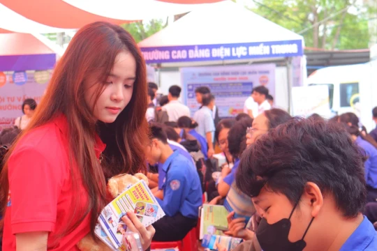 Ngày hội tư vấn tuyển sinh, cầu nối cơ sở giáo dục nghề nghiệp với người học