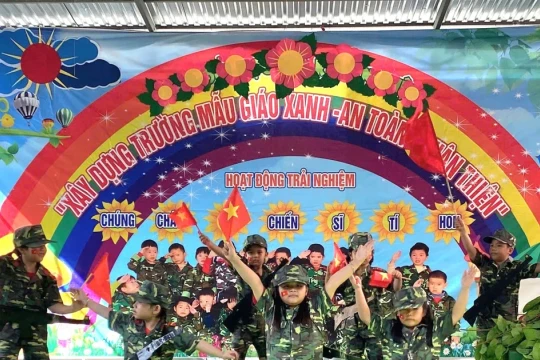 Học 'cứu thương đồng đội' tại 'Chúng cháu là chiến sĩ tí hon' ở An Giang