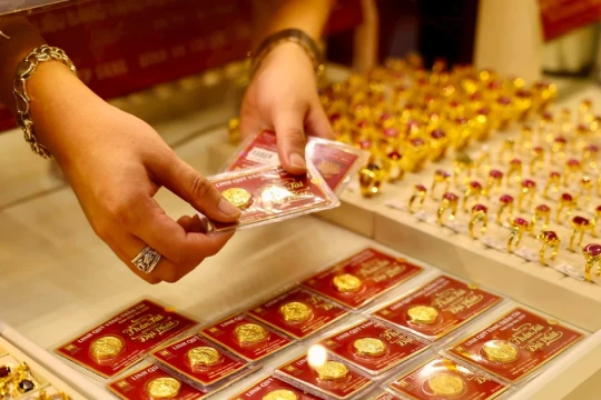 Giá vàng ngày 26/4: Vàng miếng và vàng nhẫn trong nước bật tăng