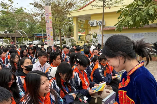 Đề xuất xóa bỏ khói thuốc ở nơi công cộng, trường học