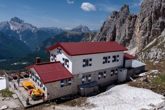 Tử vi tuần mới của 12 con giáp (27/4-3/5/2026): Dần bận rộn, Mùi có lộc