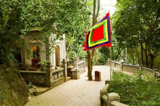 Tản mạn: Hành trình về đất Tổ