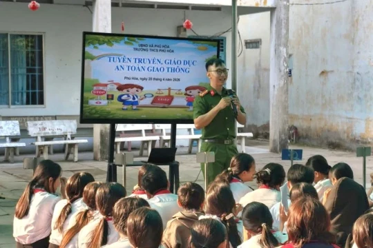 Trang bị kiến thức pháp luật cho học sinh phổ thông ở An Giang