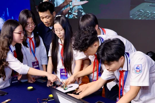 Chuyển từ 'người dùng' sang 'làm chủ' công nghệ