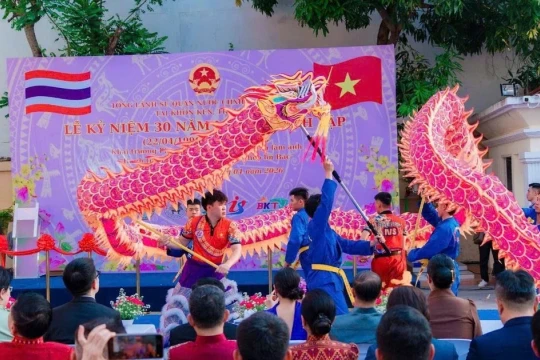 Từ tiếng trống lân tới khát vọng giáo dục xuyên biên giới