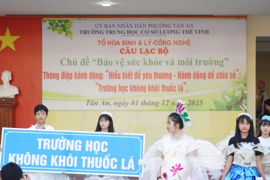 Xây dựng trường học không khói thuốc: Cạm bẫy sau làn khói thơm mùi trái cây