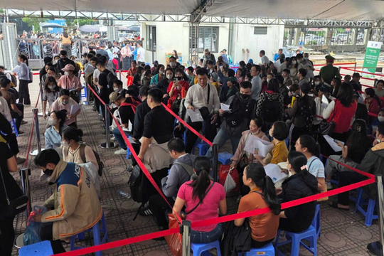 Nhà ở xã hội và thực trạng người dân “không đủ nghèo để được hỗ trợ nhưng cũng không đủ giàu để tự mua”