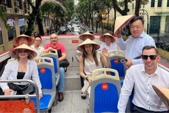 Hà Nội cán mốc 12 triệu khách du lịch quốc tế