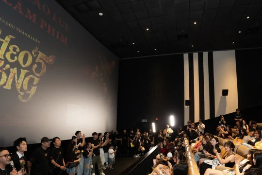 Khốc liệt cuộc đua phòng vé phim Việt: ‘Heo năm móng’ vượt ‘Anh hùng'