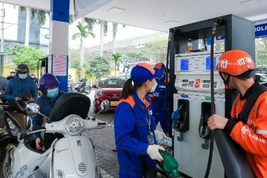 Bỏ dầu hỏa trong điều hành giá xăng dầu định kỳ
