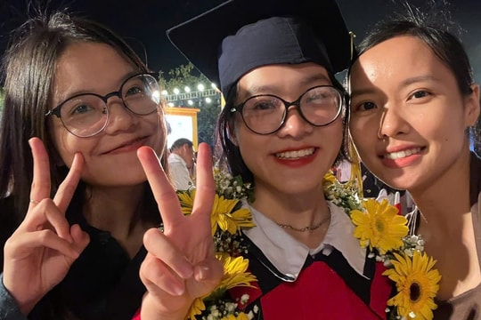 Phía sau clip bác sĩ nội trú “triệu view”: Mẹ bán tạp hoá, 3 con học chuyên