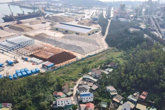 Dân mòn mỏi chờ tái định cư sau 10 năm sống cạnh trạm nghiền xi măng