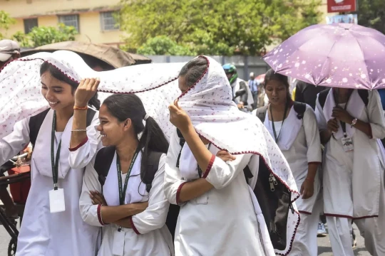 Trường học Ấn Độ nhắc học sinh uống nước