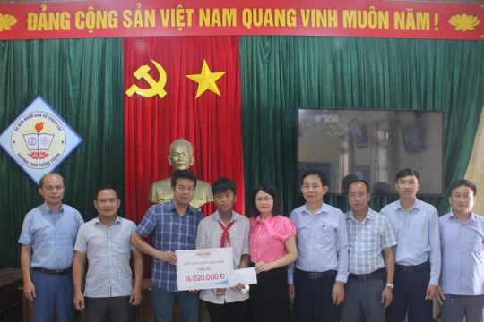 Nhiều sẻ chia dành cho 2 em học sinh có hoàn cảnh khó khăn ở Hà Tĩnh