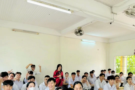 Chuẩn hóa, bảo đảm quyền lợi giáo viên giáo dục thường xuyên