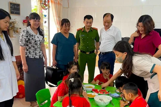 Hưng Yên yêu cầu giám sát thường xuyên bếp ăn trong trường học