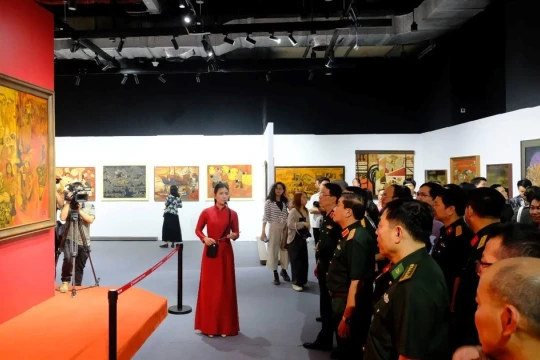 Sơn mài kể chuyện quê hương và người chiến sĩ