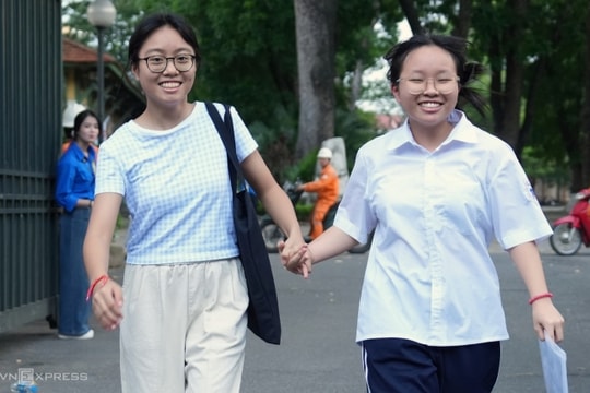 Trường công treo thưởng 50 triệu đồng cho thủ khoa lớp 10