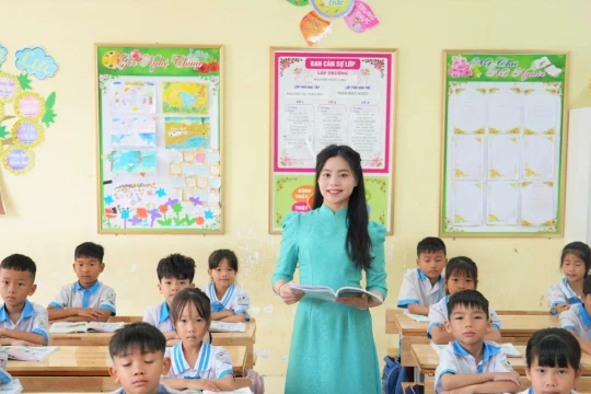 Cô giáo trẻ Lo Thị Bảo Vy: Nữ đại biểu Quốc hội đầu tiên của người Ơ Đu