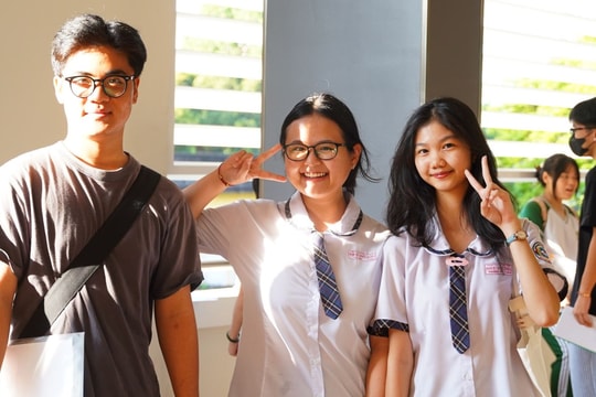 Học sinh TP Hồ Chí Minh được hỗ trợ cấp căn cước trong dịp cao điểm