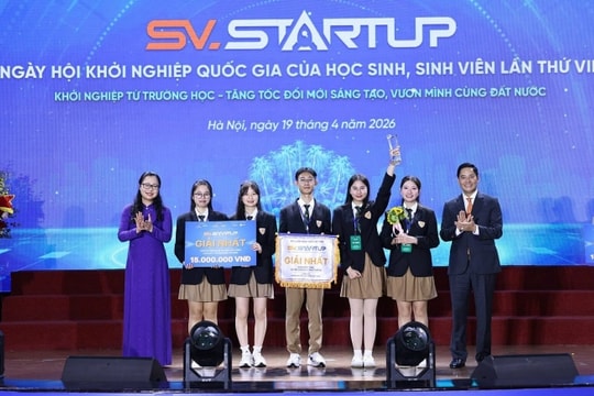 Học sinh chế keo bôi vết thương từ trà, rẻ bằng 1/10 hàng ngoại