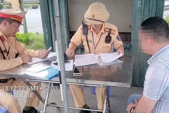 Vi phạm nồng độ cồn bị tước giấy phép lái xe, một cán bộ xã vẫn lái xe trên cao tốc