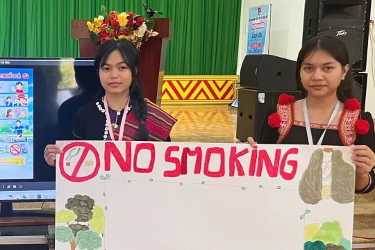 Trường DTNT xây dựng trường học không khói thuốc lá